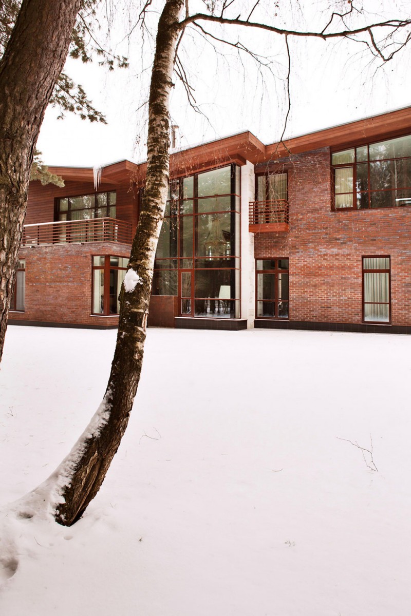 Modernes Backsteinhaus in den Wäldern - Usual House