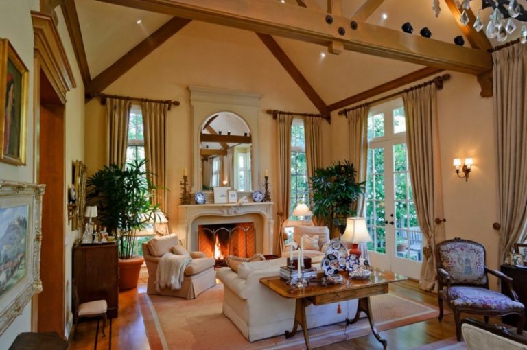 A la francesa: Casa de estilo francés, elegante y clásicav - Usual House