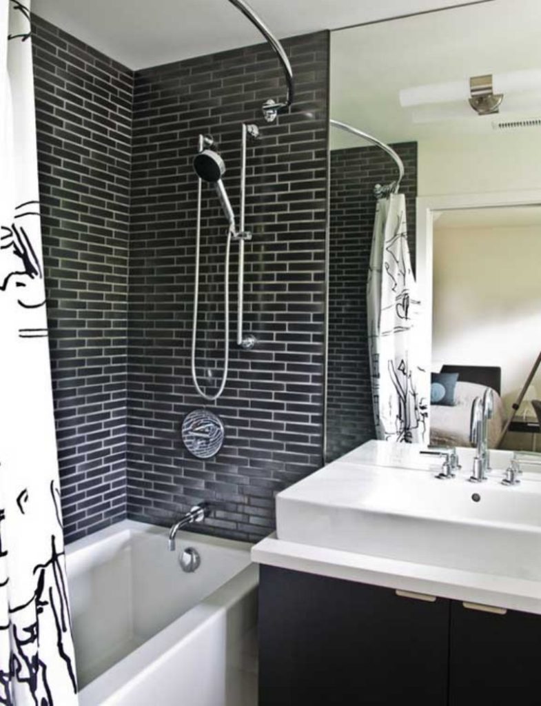 26 estupendas formas de usar azulejos de baño negros en diseño de