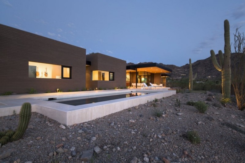 glass and wood home in arizona