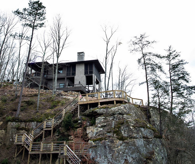 hillside studio with steps to the beach