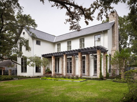 white washed brick pillar walls