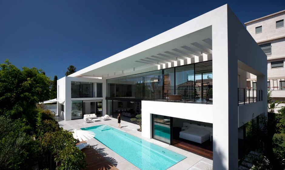 Super Sleek: Extremely modern and minimalist home has wonderful